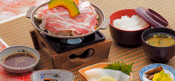 Kokonoe Yume Pork Toban’yaki (features pork seared on a ceramic grilling plate)